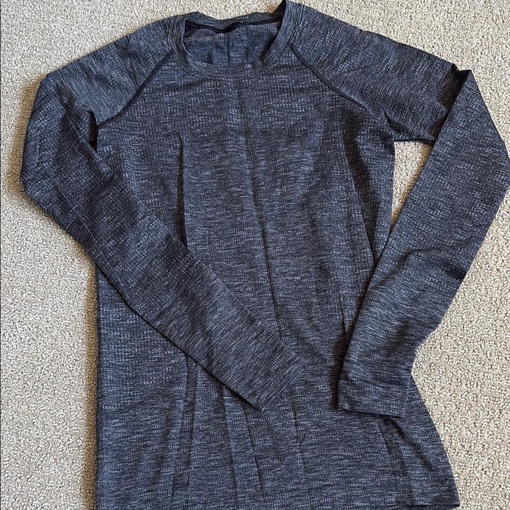 Lululemon swiftly run top